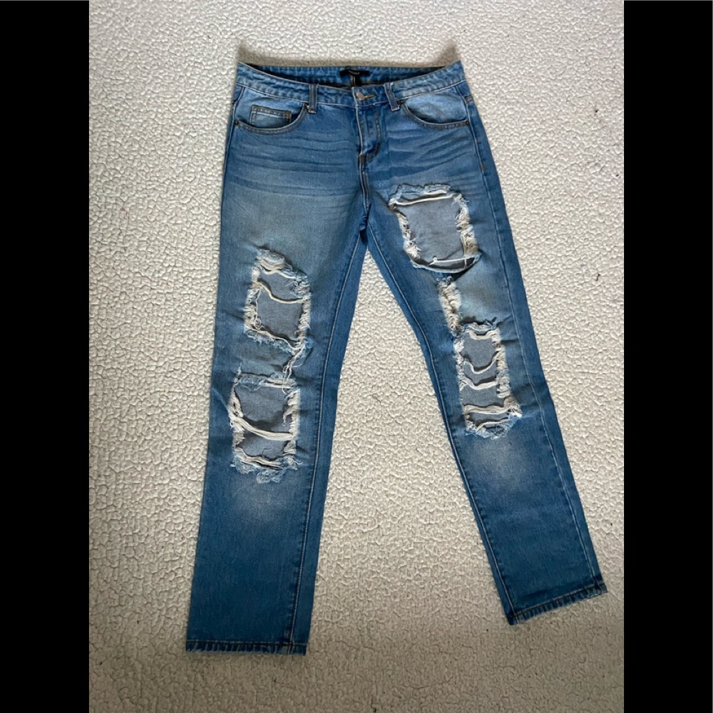 ✨2/$20✨ Forever 21 Distressed Jeans
